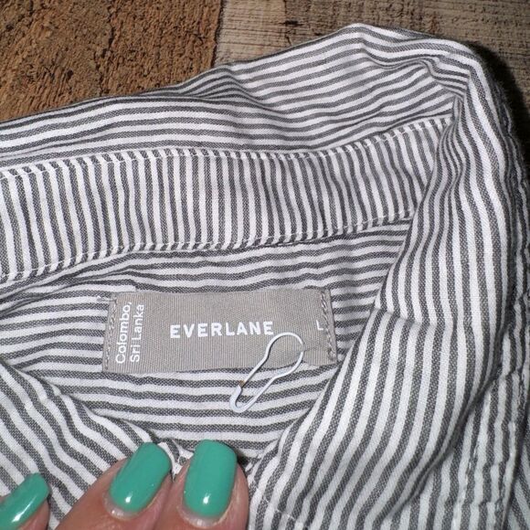 Everlane pin stripe casual button down shirt NWOT - Picture 6 of 9